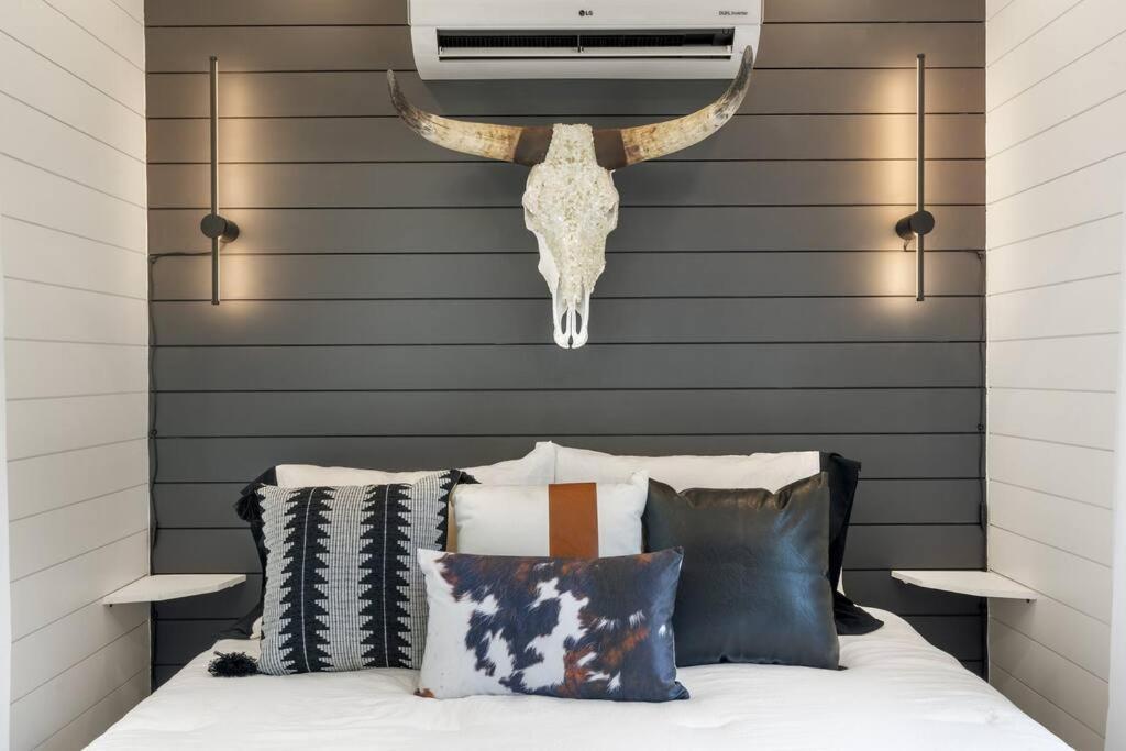 The Lonely Bull Luxury Container Home On 5 Acres Weatherford Exteriör bild